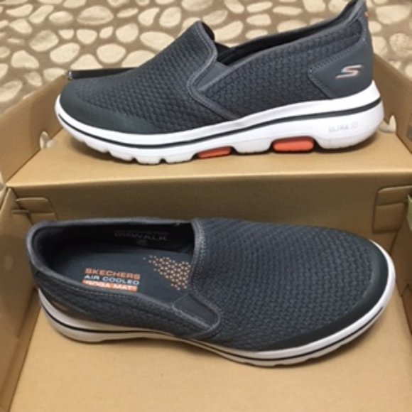 Skechers Men's GO WALK 5 Slip-On Shoes  Size 8.5  NEW IN BOX - Picture 2 of 15